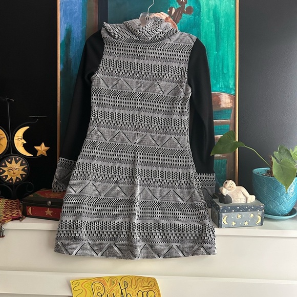 Luc Fontaine Geometric Black and White Long Sleeve Mini Dress Size 04 - Picture 14 of 16